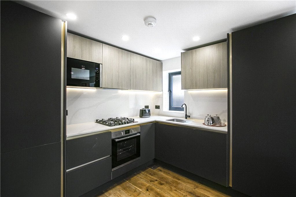 Flat Riddlesdown Road in Greater London