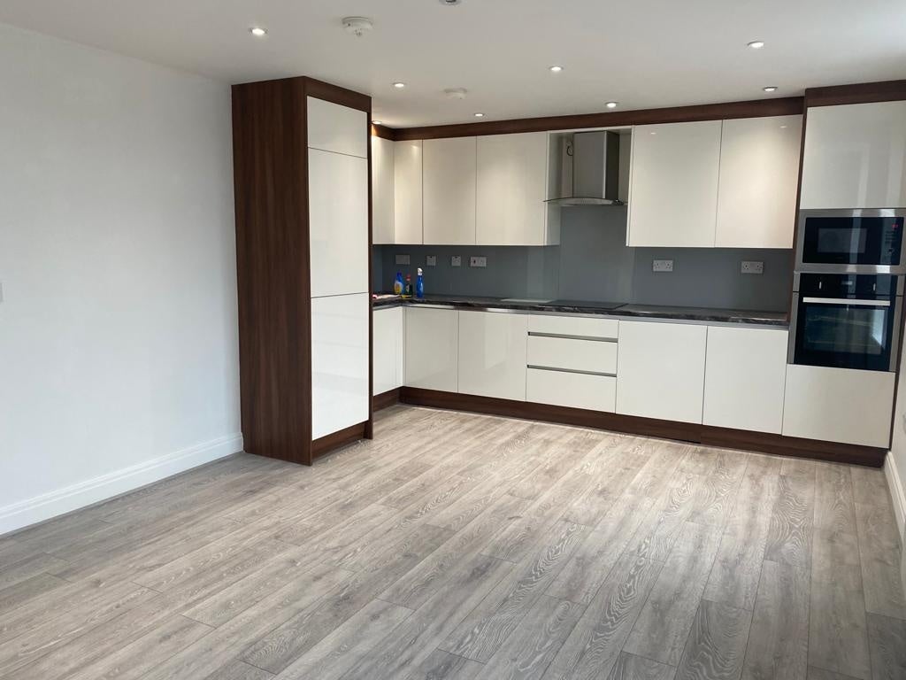 Flat Dudden Hill Lane in Greater London