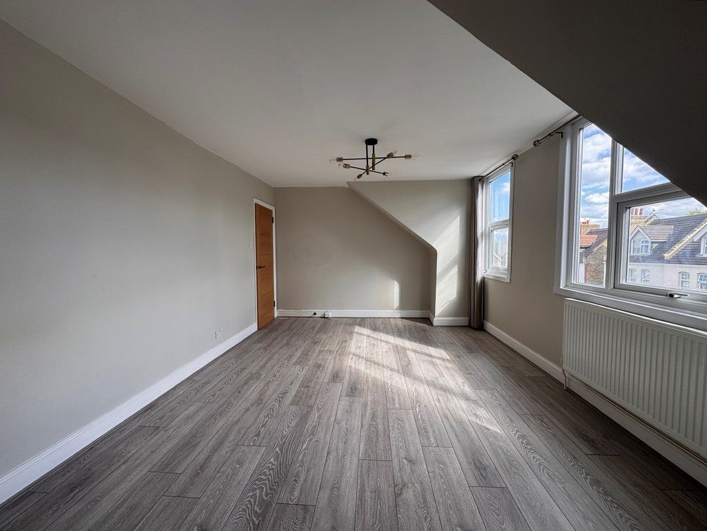 Flat Myddleton Road in Greater London