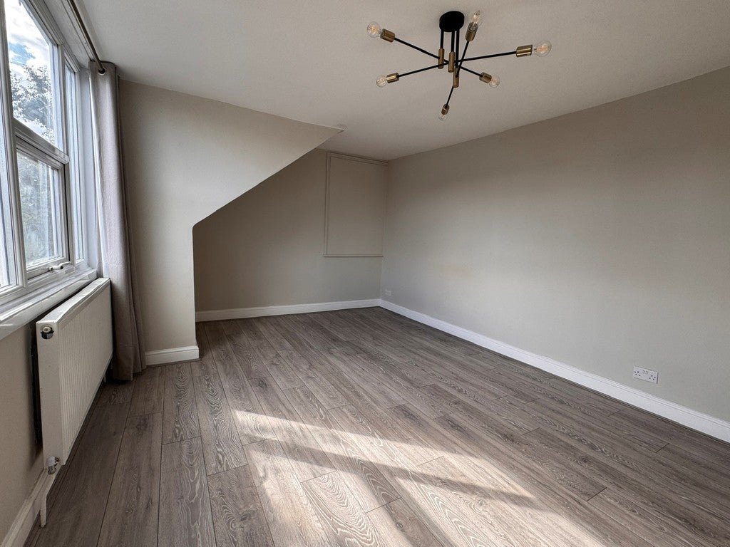 Flat Myddleton Road in Greater London