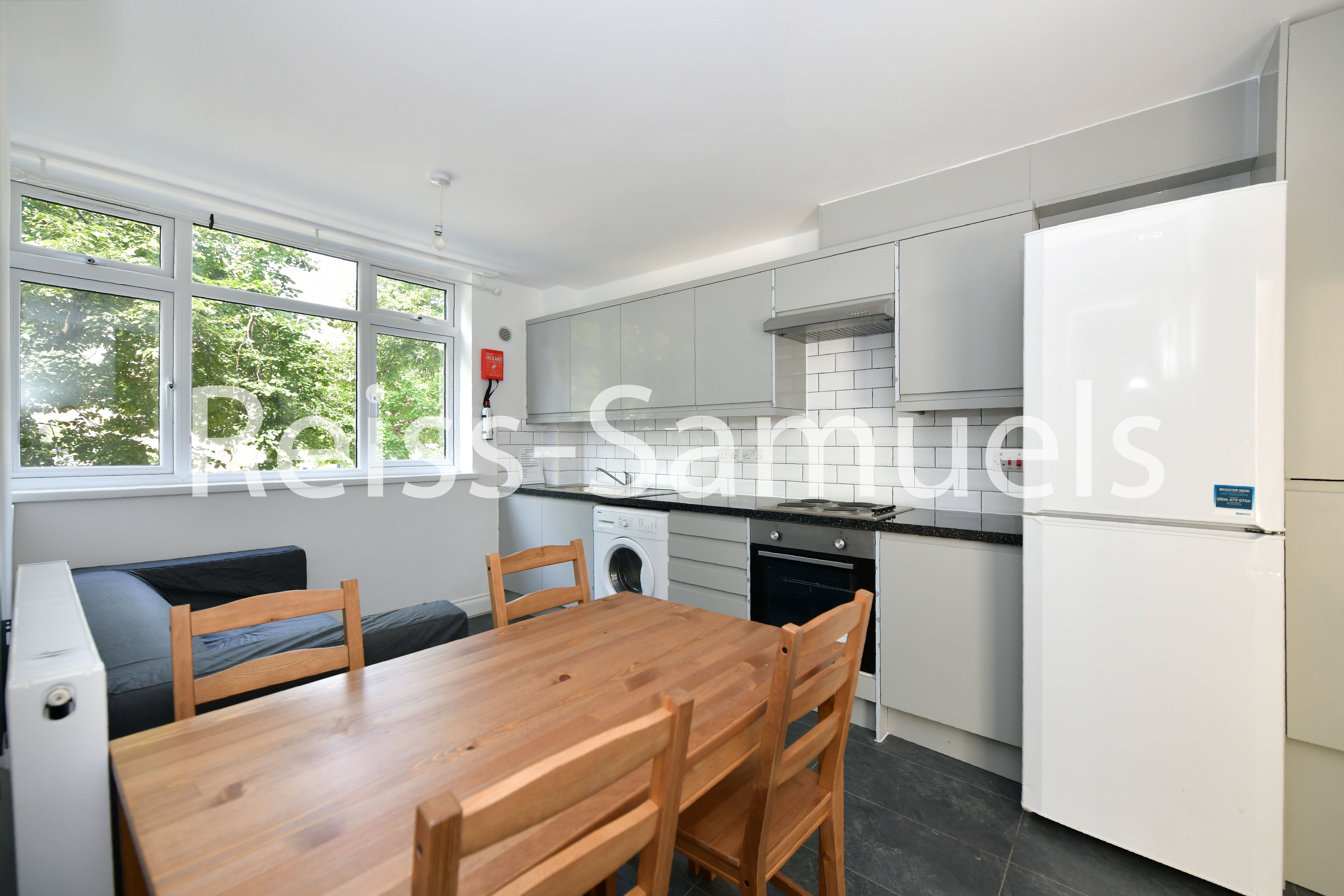 Flat Whitebeam Close in Greater London