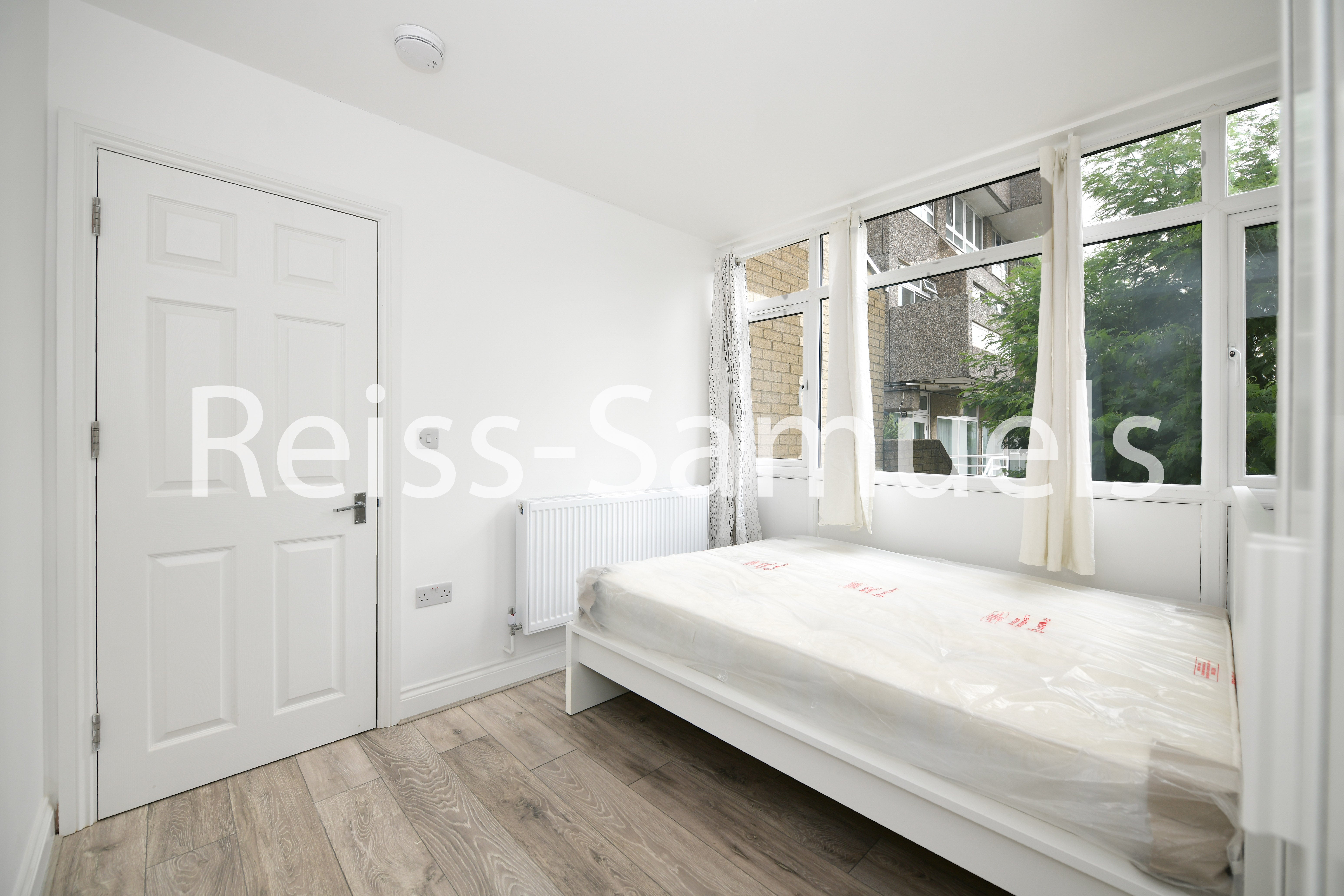 Flat Whitebeam Close in Greater London