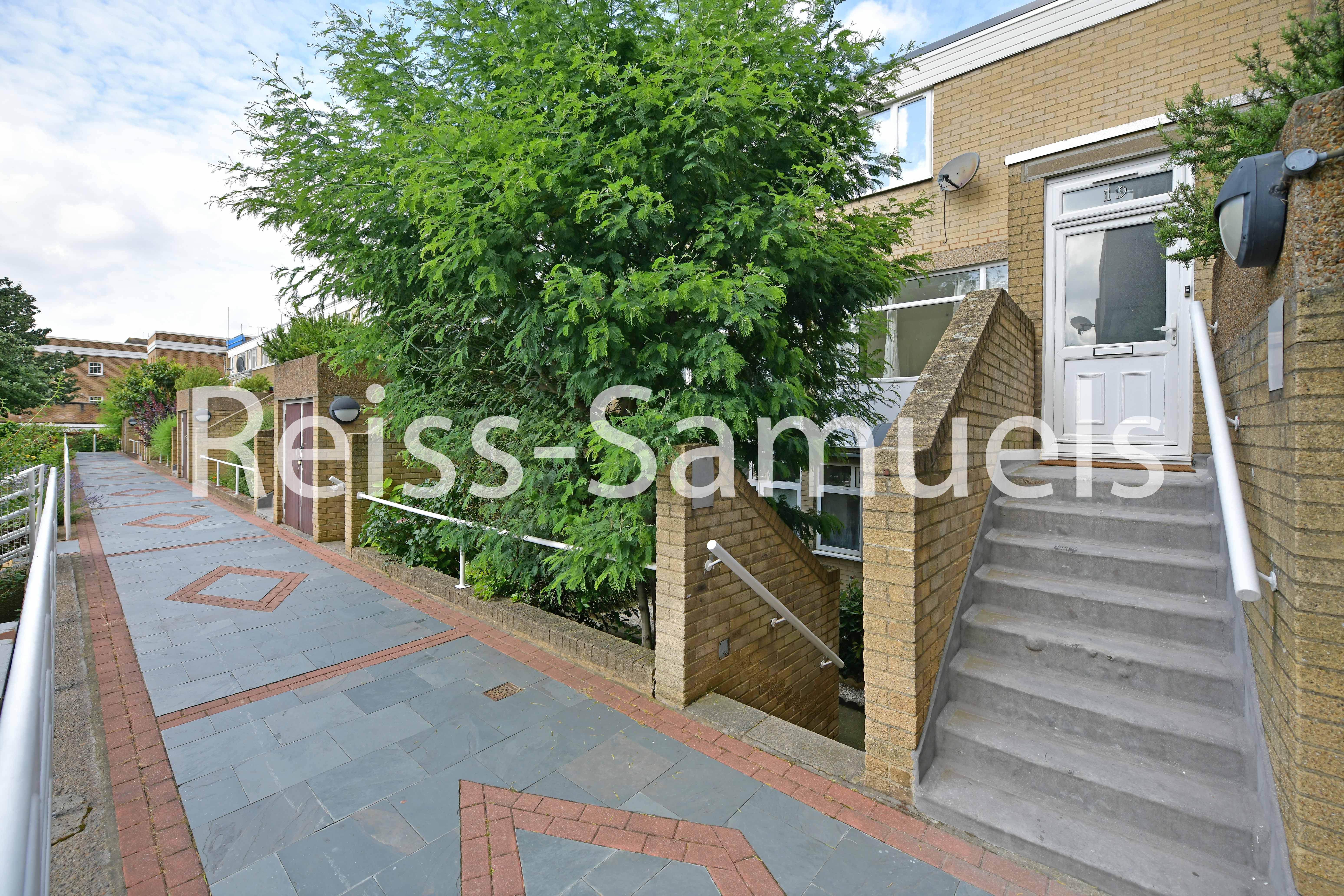 Flat Whitebeam Close in Greater London