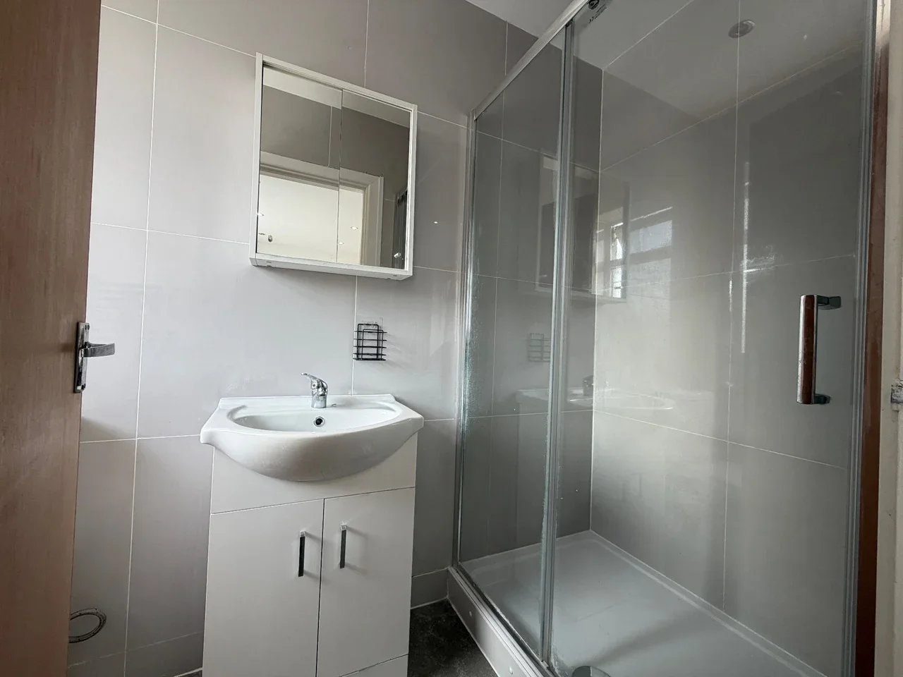 Room Byron Road in Greater London