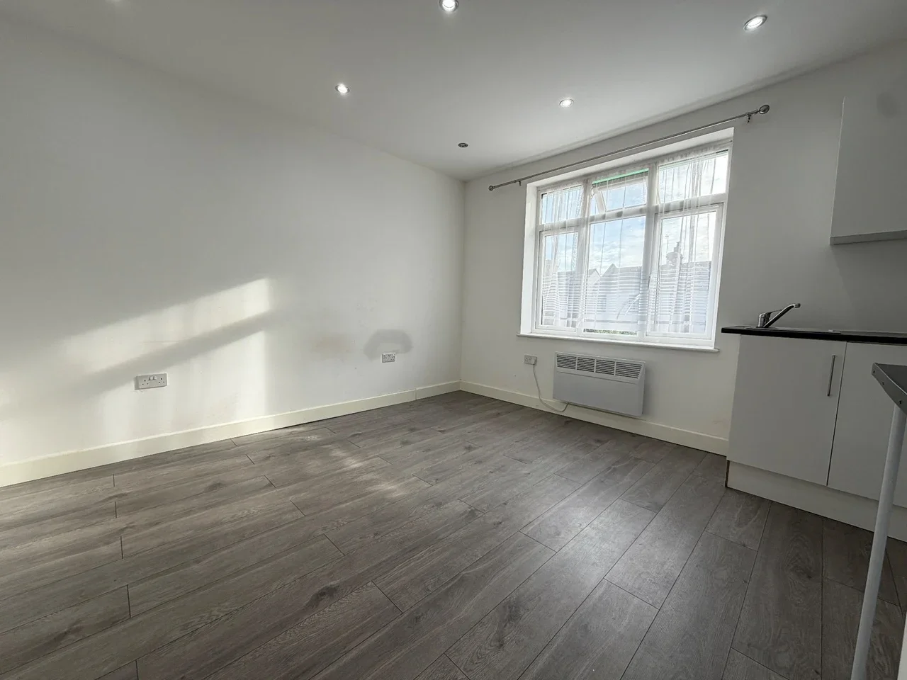 Room Byron Road in Greater London
