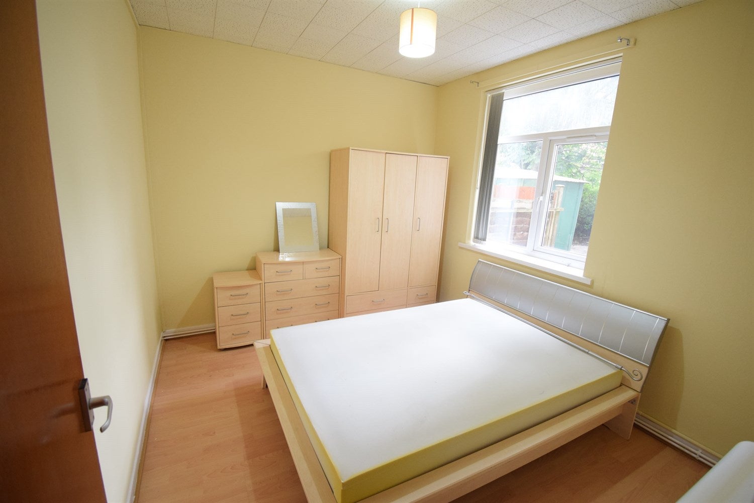 Flat Highcroft Walk in Cardiff