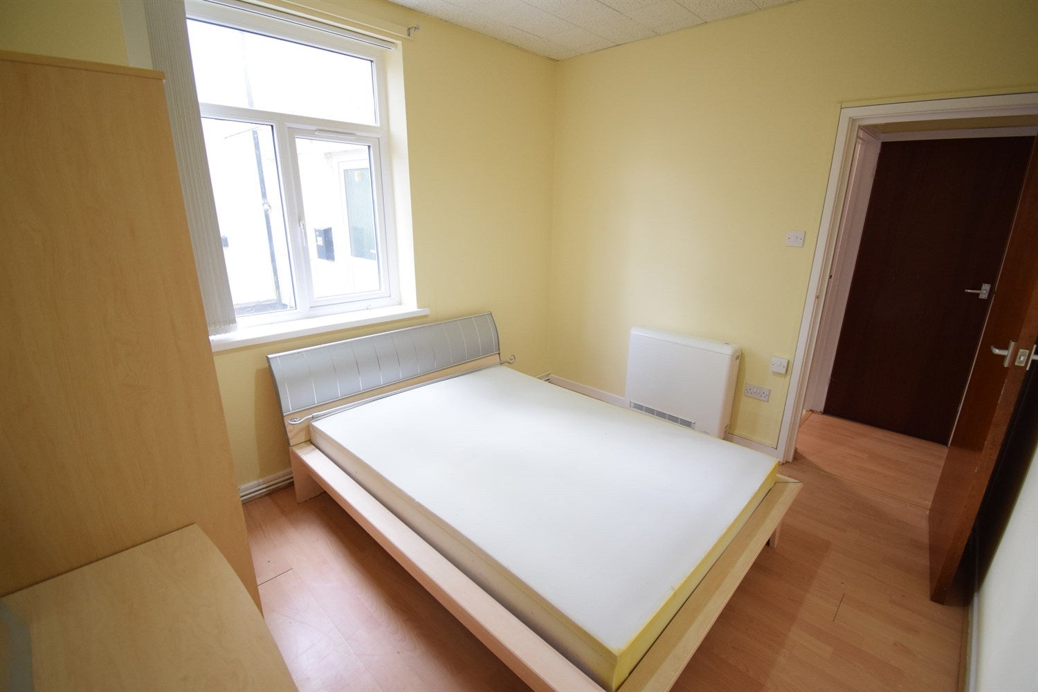 Flat Highcroft Walk in Cardiff