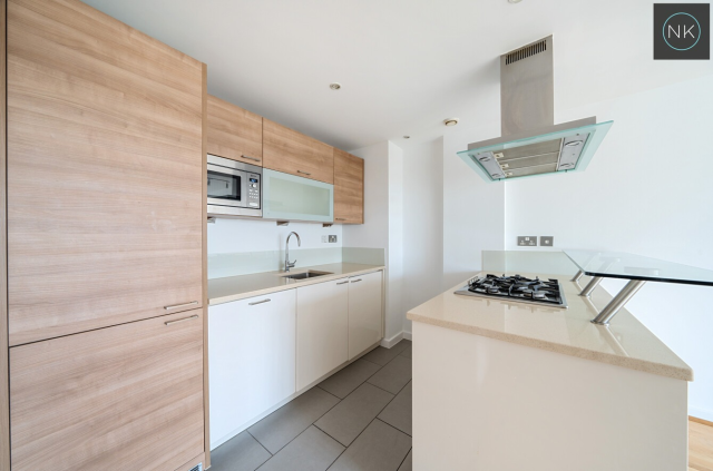 Flat Queen Mary Avenue in Greater London