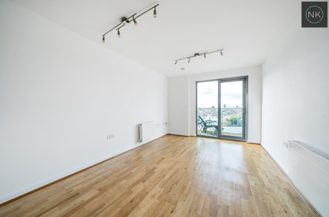 Flat Queen Mary Avenue in Greater London