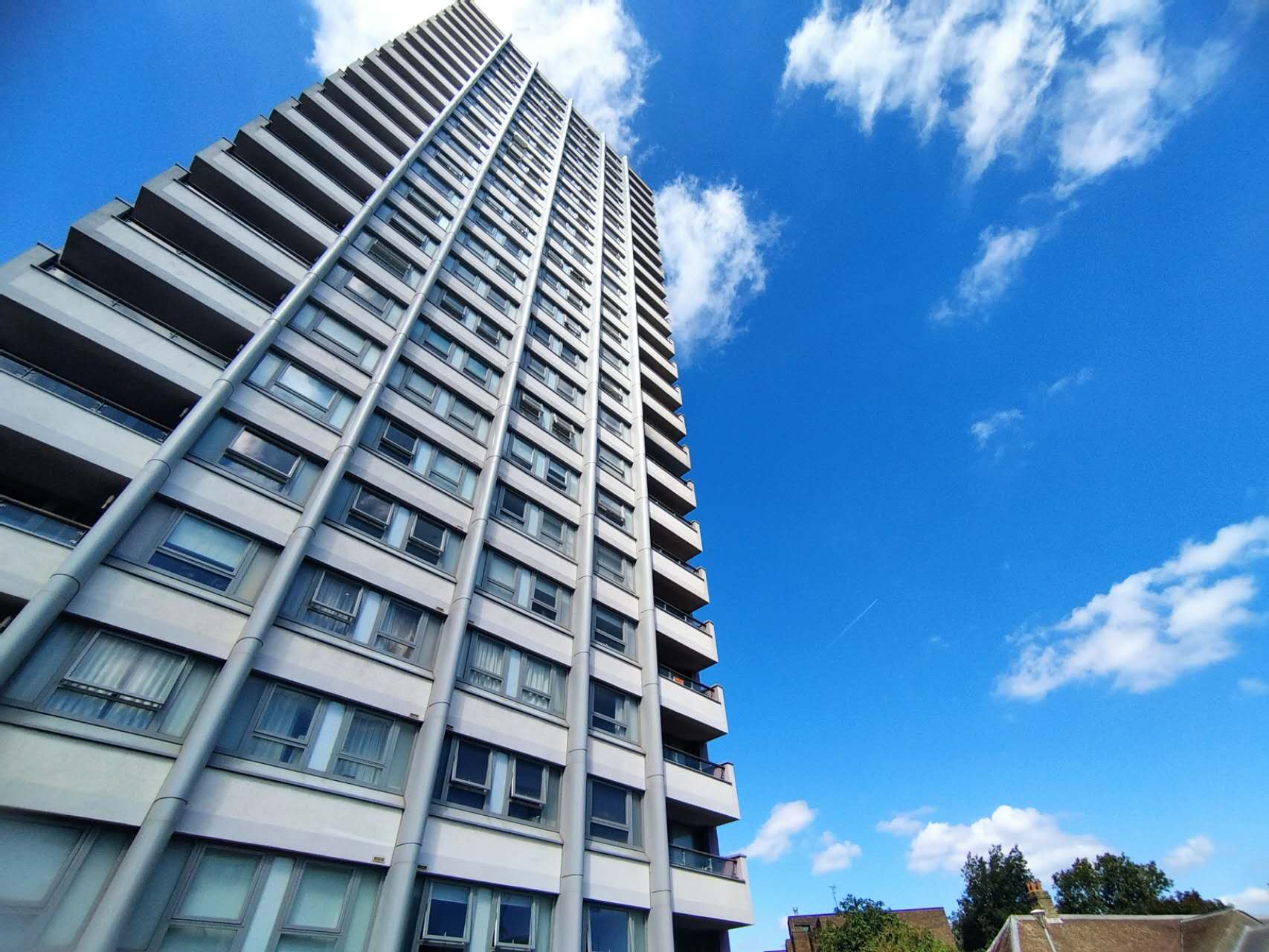 Flat Rainhill Way in Greater London