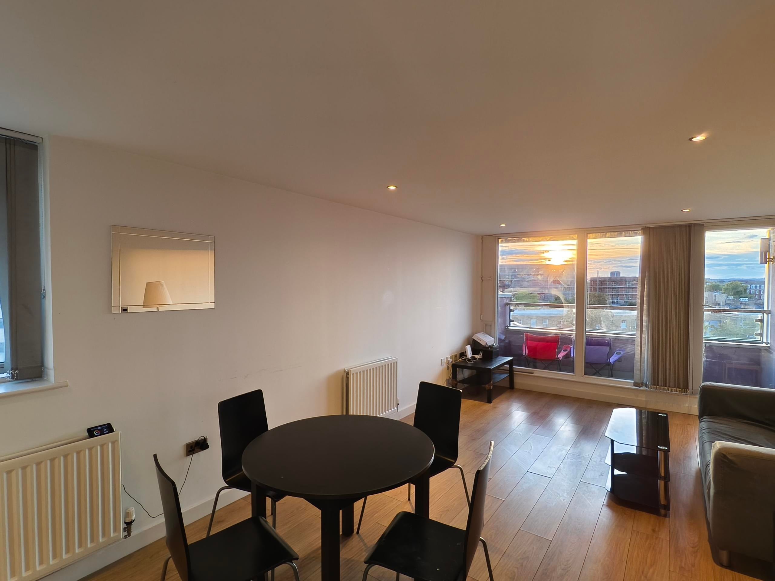 Flat Rainhill Way in Greater London