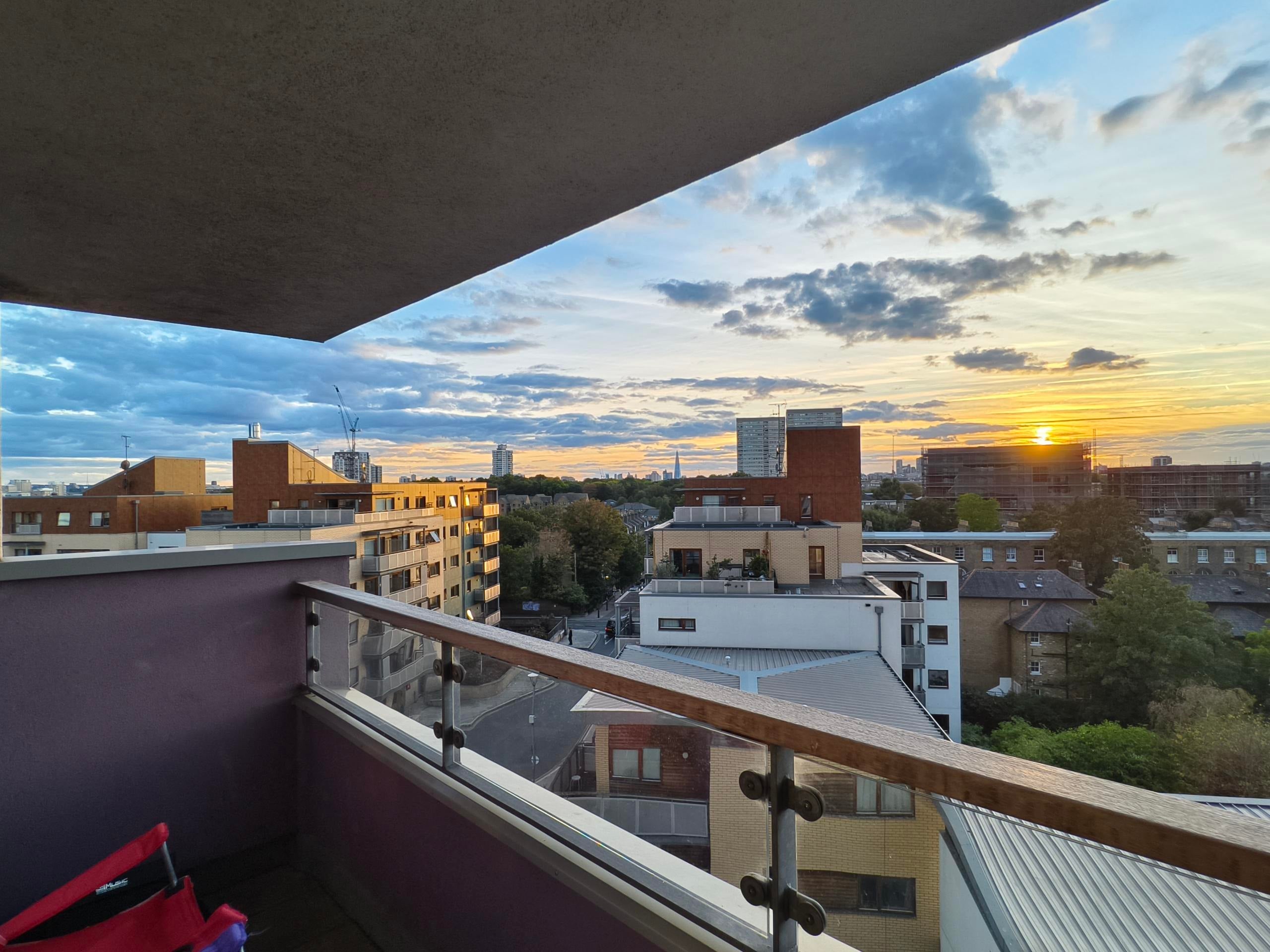 Flat Rainhill Way in Greater London