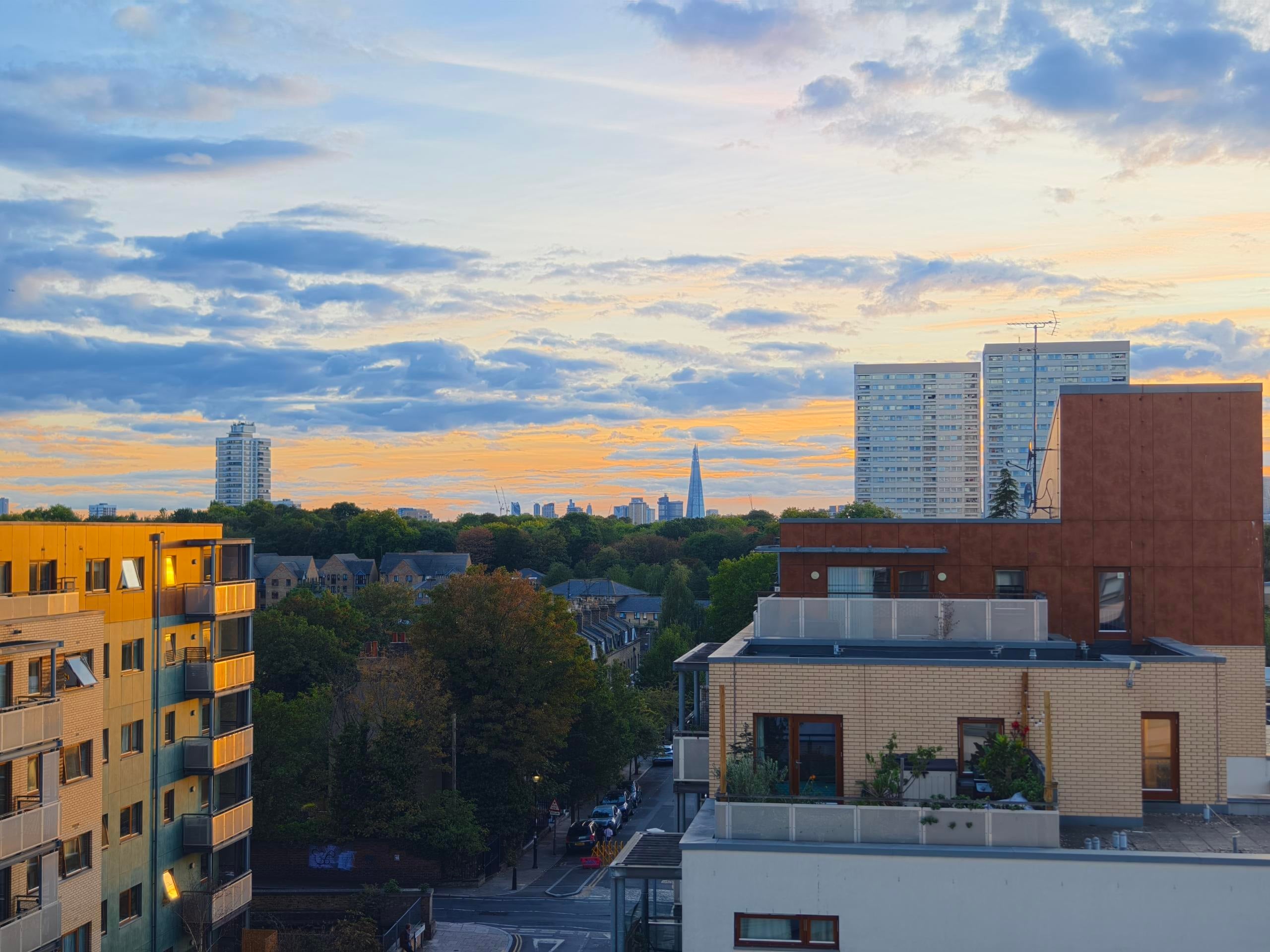 Flat Rainhill Way in Greater London