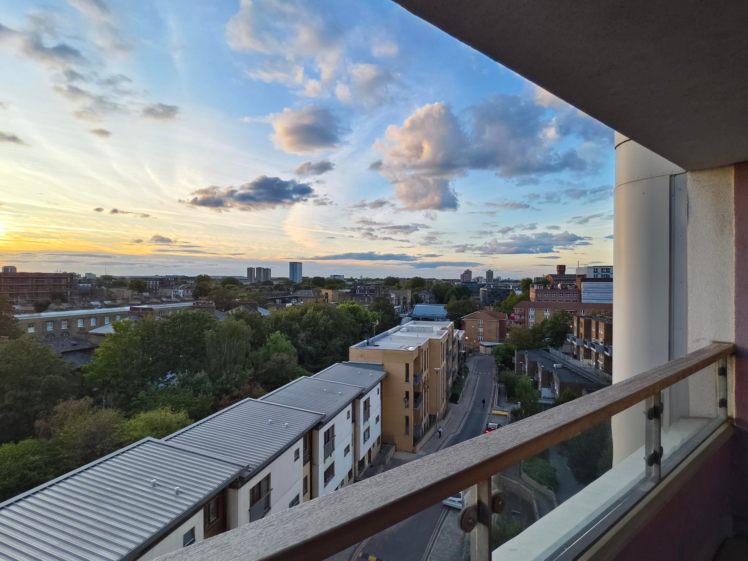 Flat Rainhill Way in Greater London