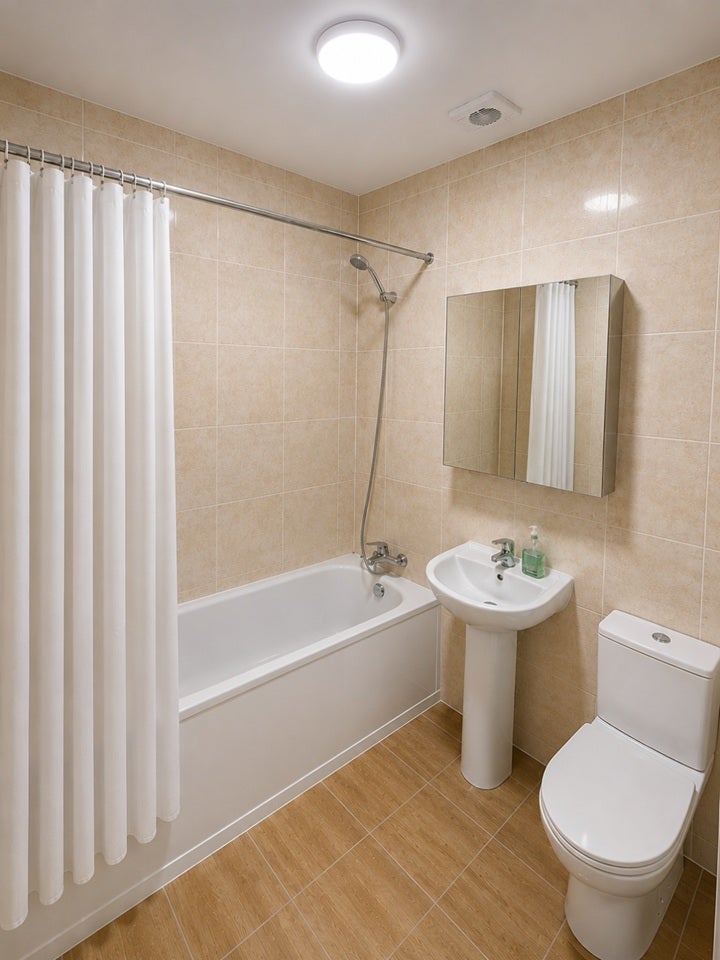 Flat Ellerdine Road in Greater London