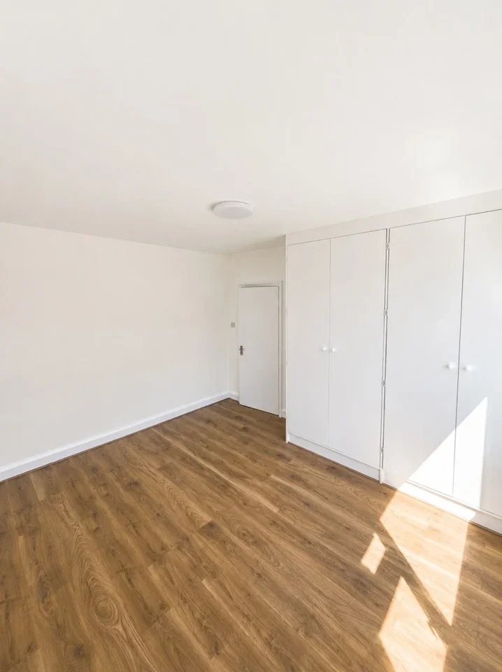 Flat Ellerdine Road in Greater London