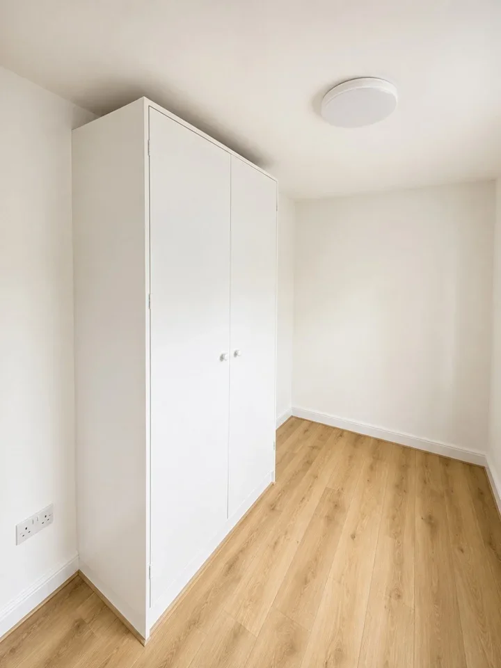 Flat Ellerdine Road in Greater London