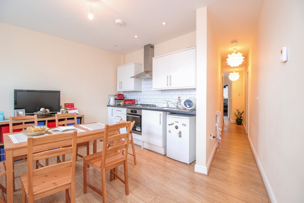Flat Clarendon Road in Greater London