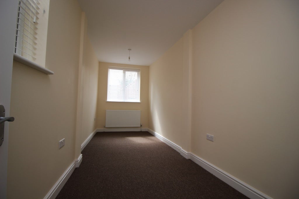Flat Clarendon Road in Greater London