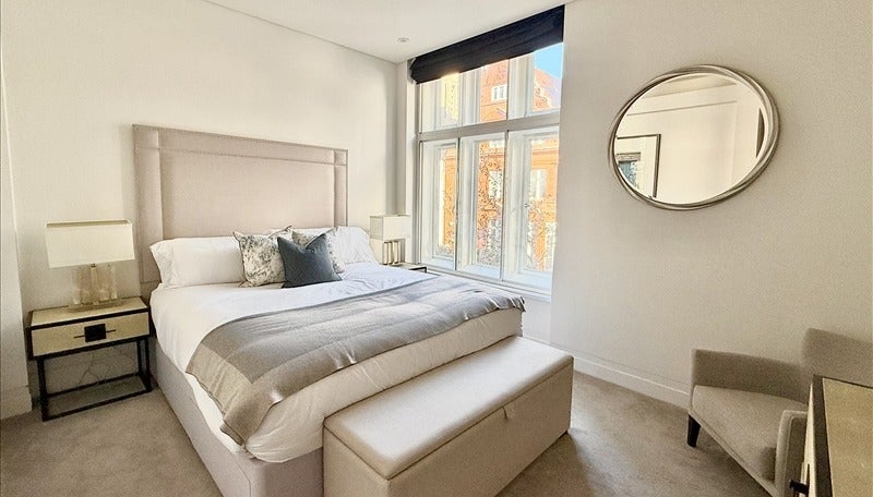 Flat Duke Street in City of Westminster