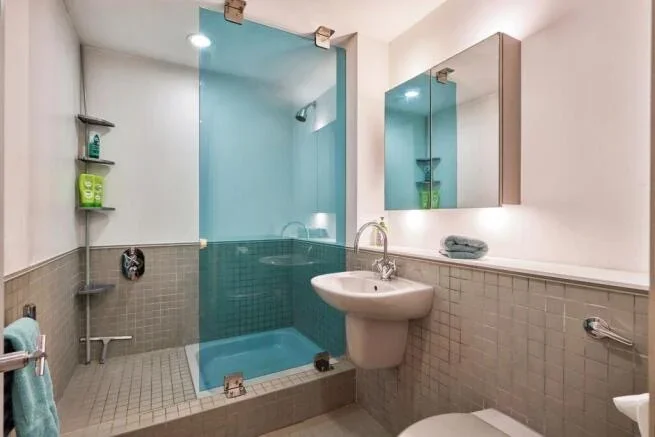 Flat Rotherhithe Street in Greater London