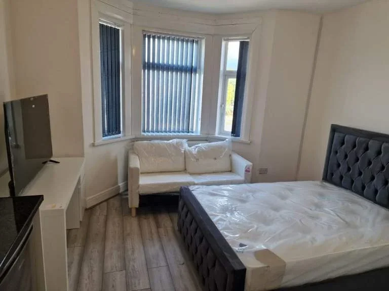 Room Uxbridge Road in Greater London
