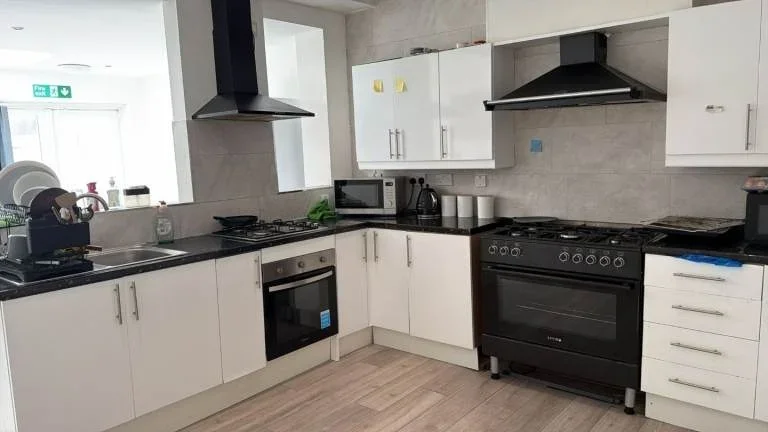 Room Uxbridge Road in Greater London