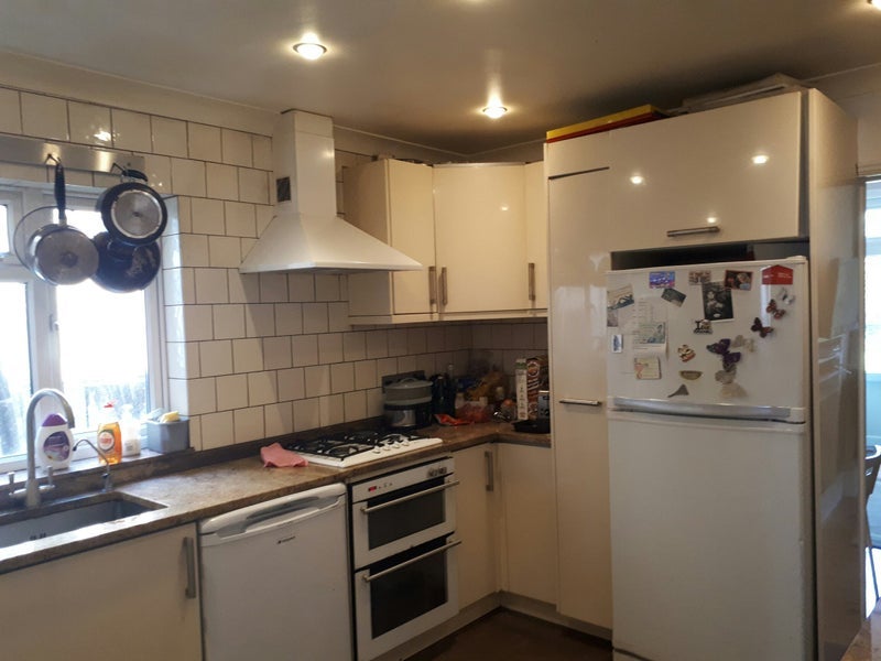 Room Boundary Road in Greater London