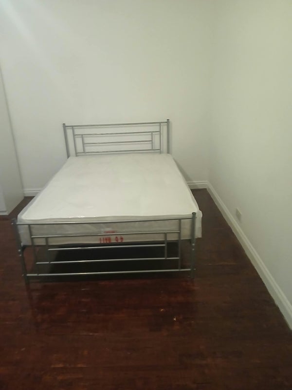 Room Boundary Road in Greater London