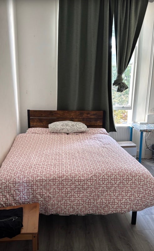 Room Hazellville Road in Greater London