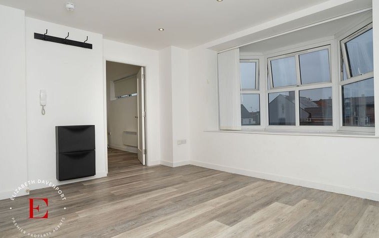 Flat Randall Road in Kenilworth