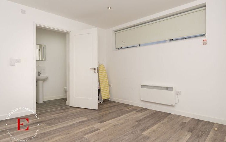 Flat Randall Road in Kenilworth