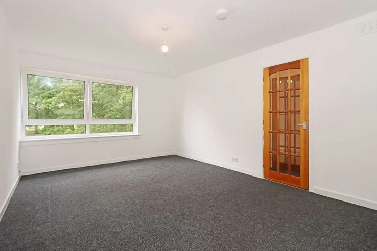 Flat Spottiswoode Gardens in Mid Calder