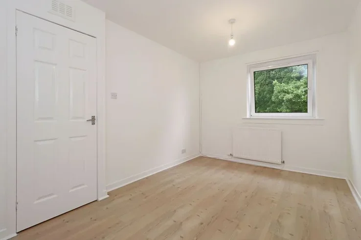 Flat Spottiswoode Gardens in Mid Calder