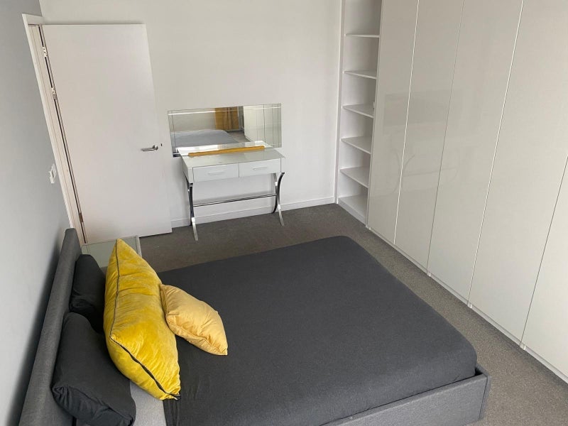Room Creighton Avenue in Greater London