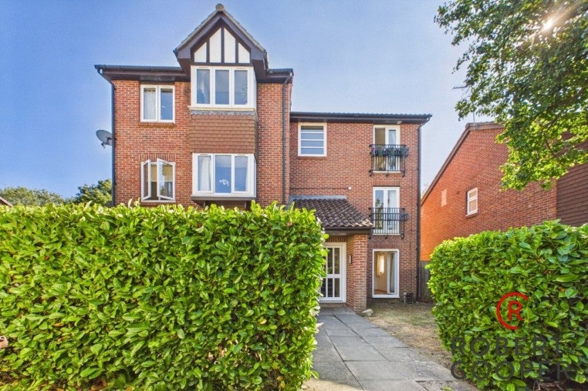 Flat Rabournmead Drive in Greater London