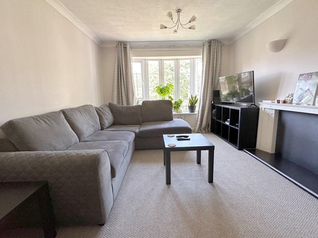 Flat Thoresby Court in Nottingham