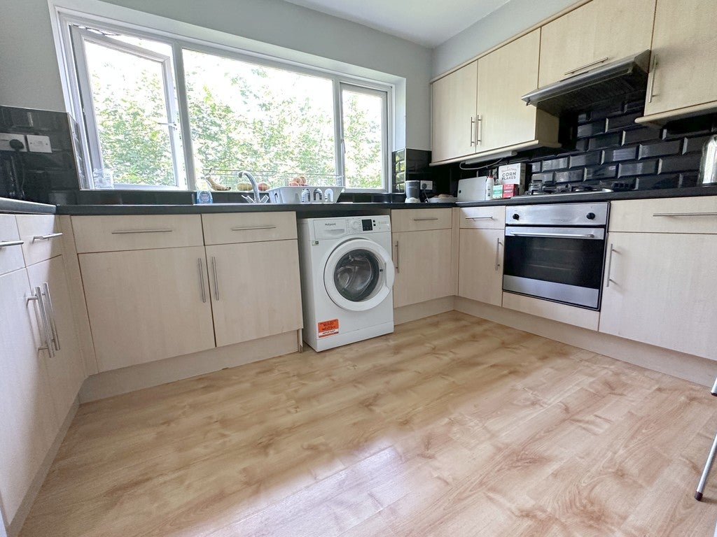 Flat Thoresby Court in Nottingham
