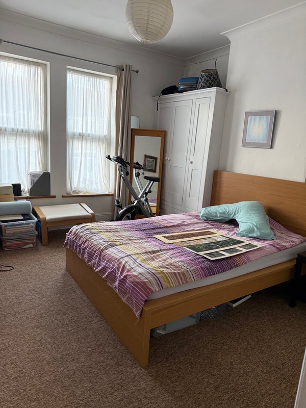 Room Gloucester Road in Bristol