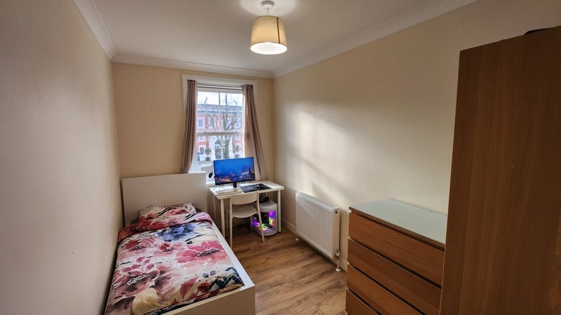 Room Lewisham Way in Greater London