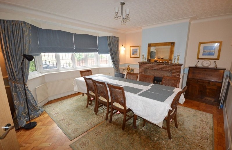 House Cheam Road in Greater London