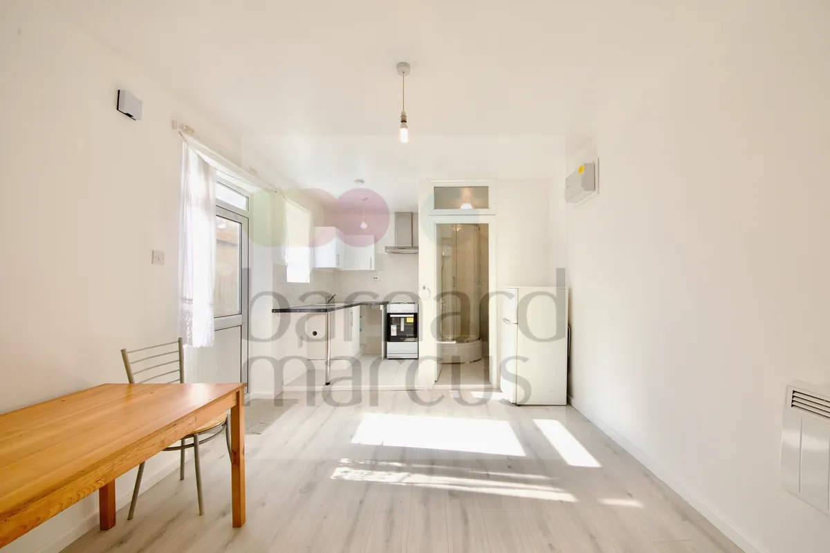 Flat Myddleton Road in Greater London