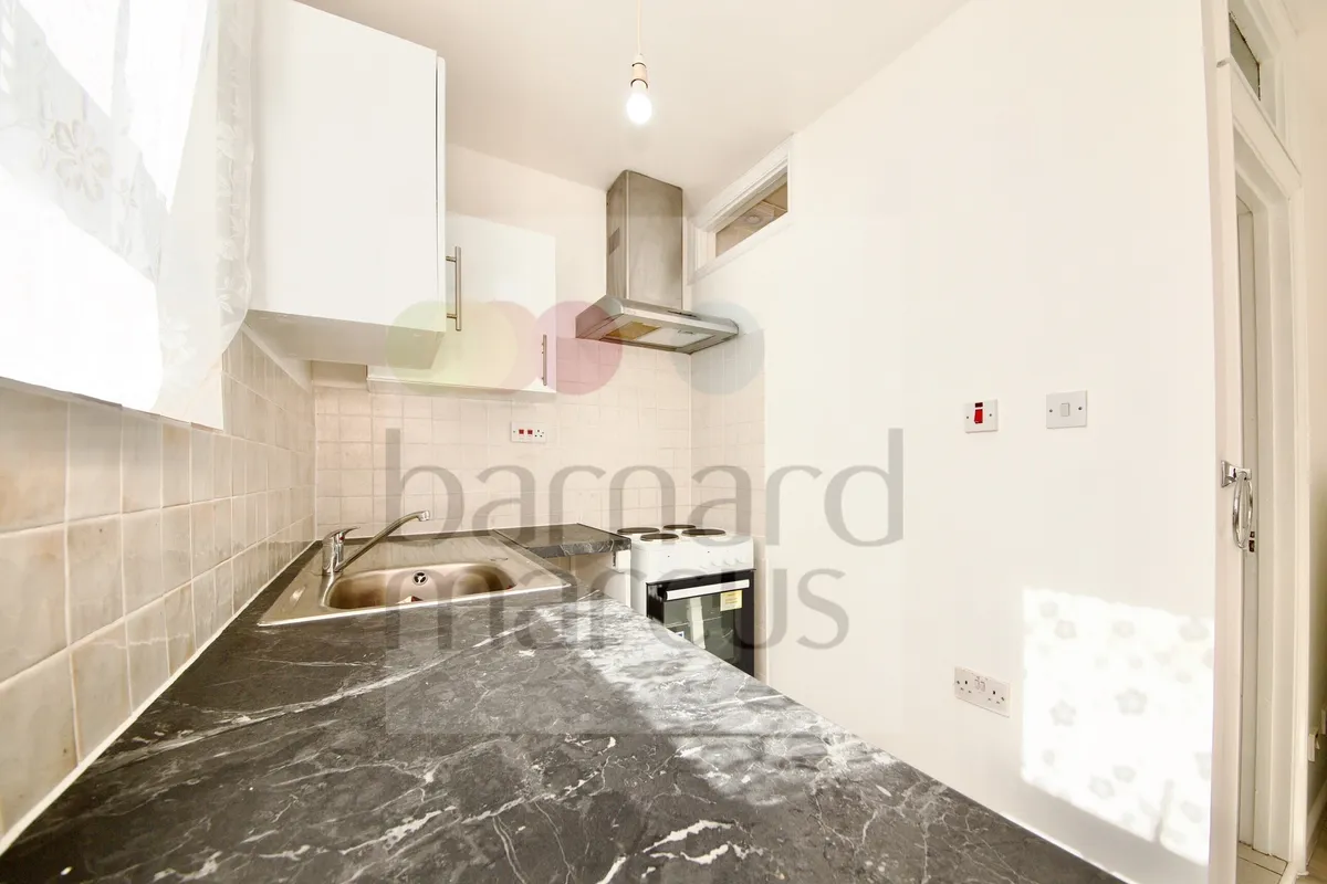 Flat Myddleton Road in Greater London