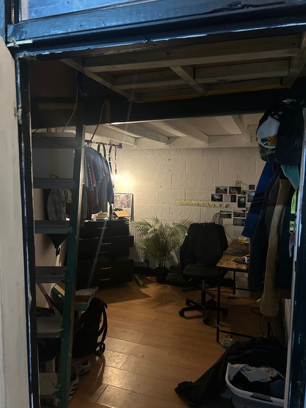 Room Grosvenor Way in Greater London