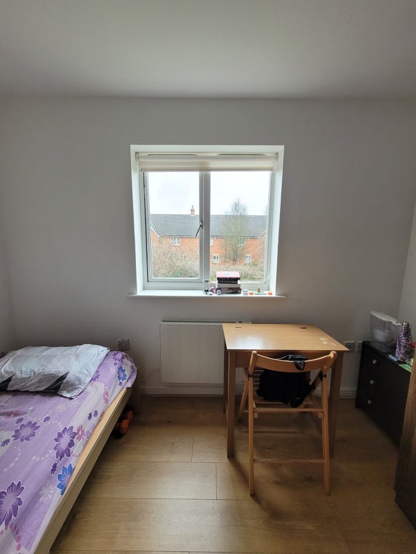 Room Manchester Court in Greater London