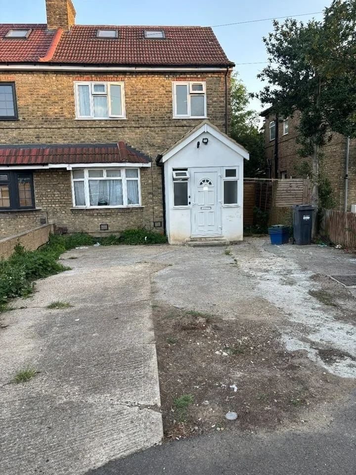 Flat Spring Grove Crescent in Greater London