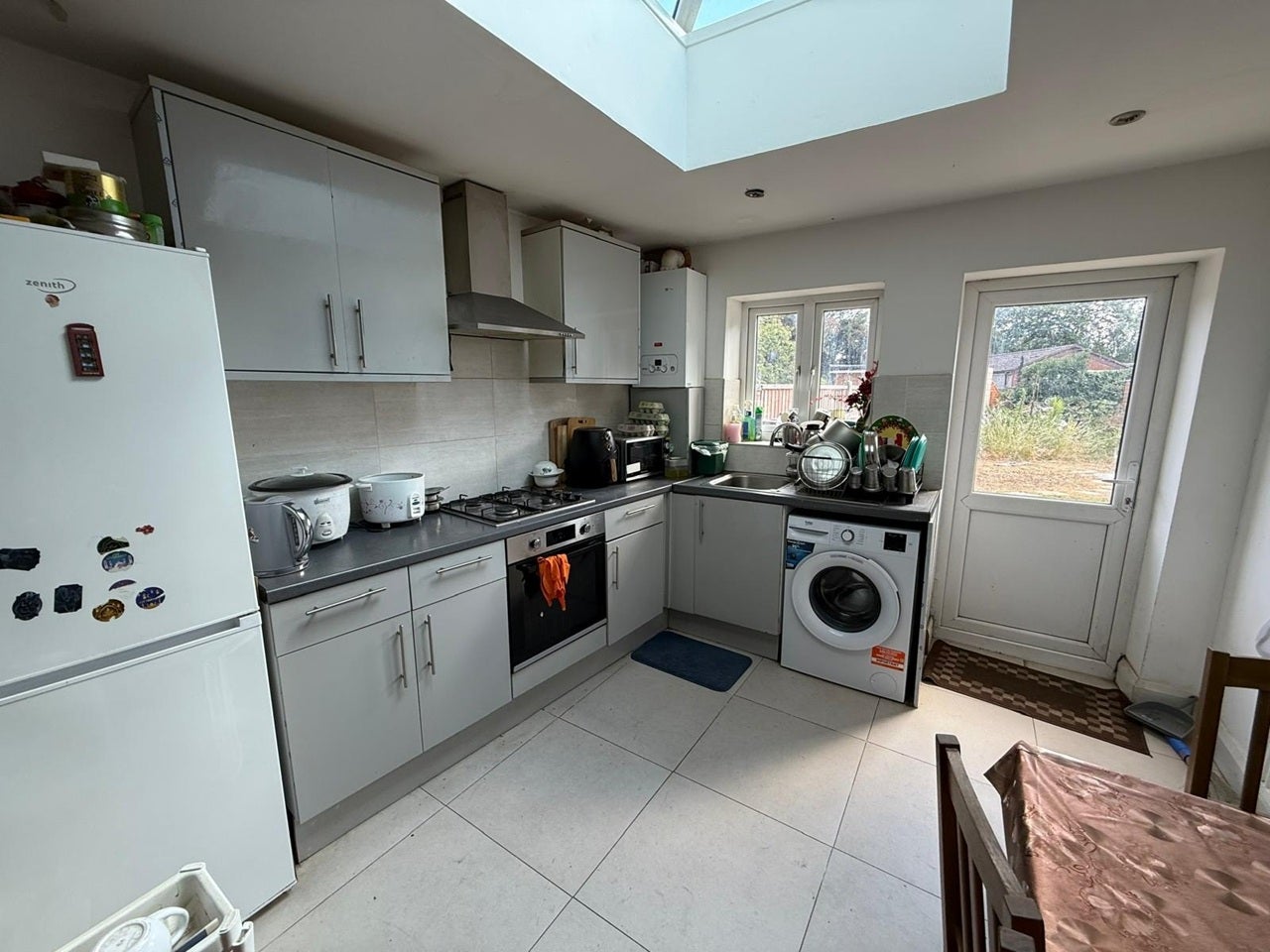 Flat Spring Grove Crescent in Greater London