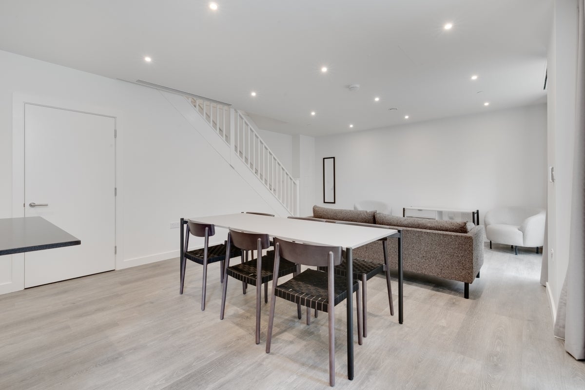 Flat Cherry Park Lane in Greater London