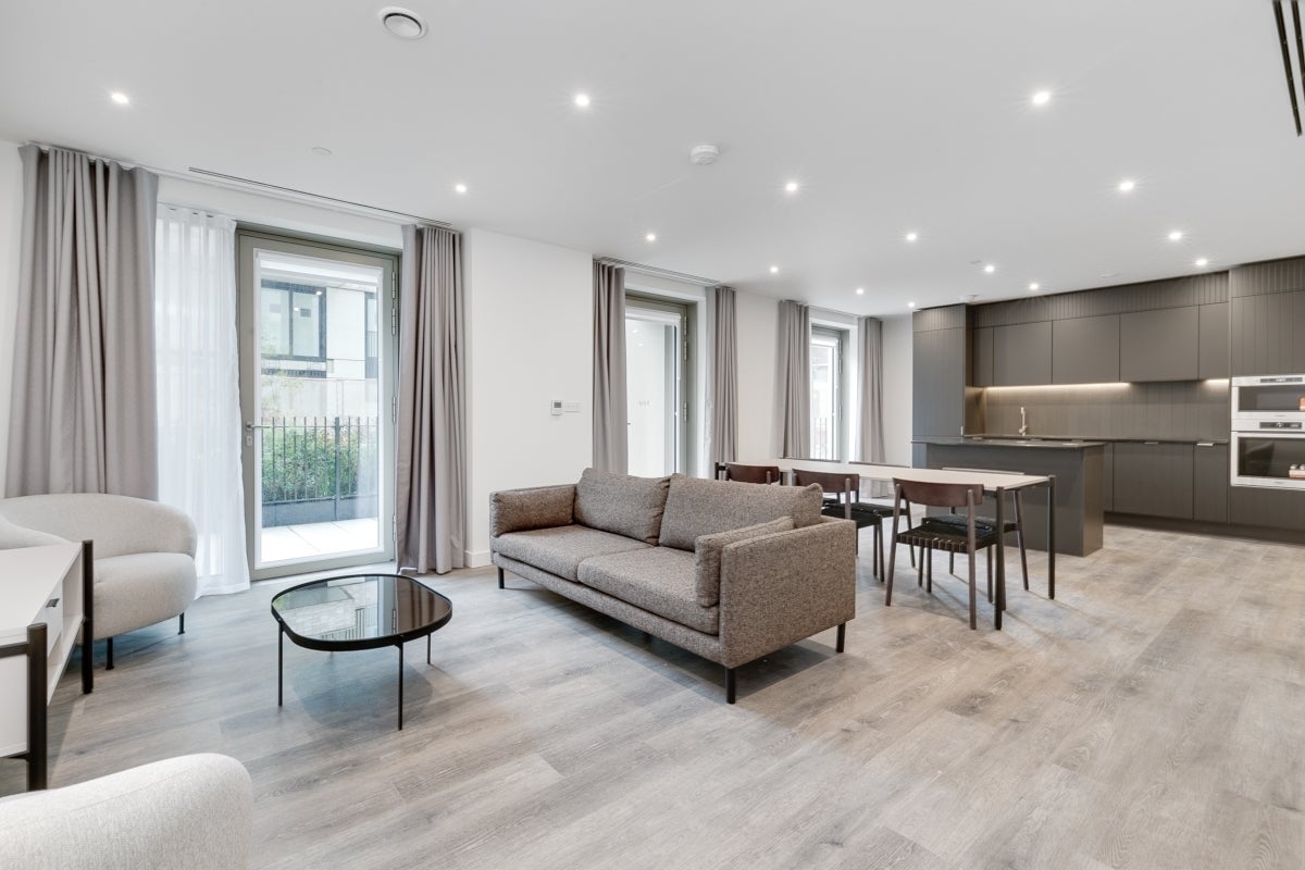 Flat Cherry Park Lane in Greater London