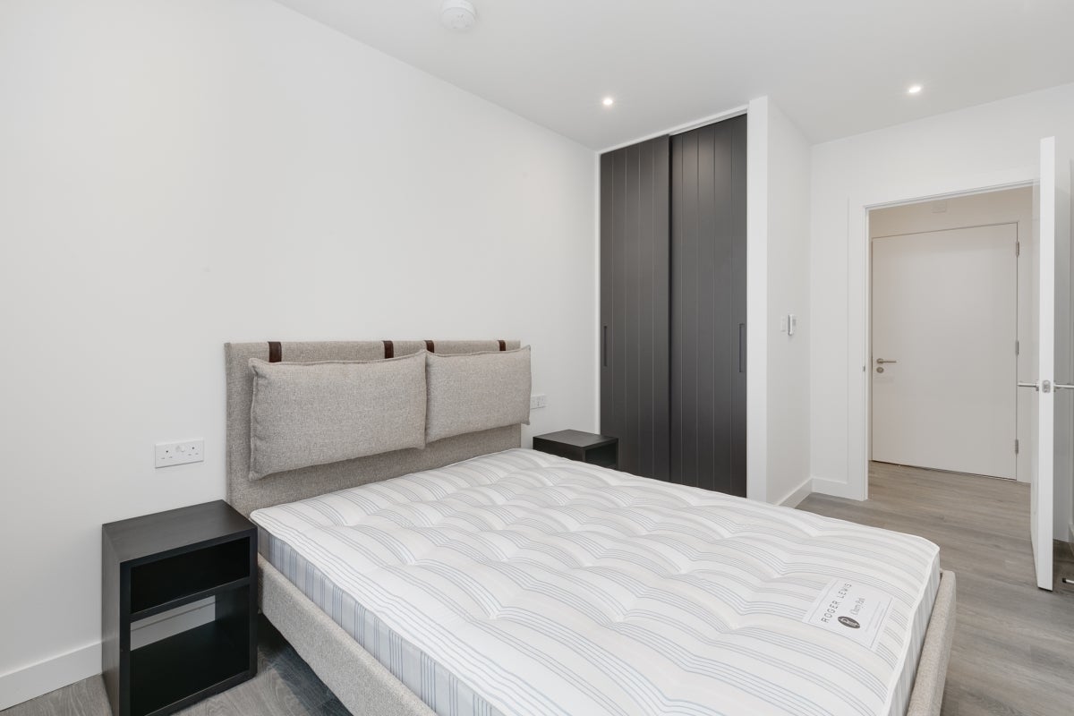 Flat Cherry Park Lane in Greater London